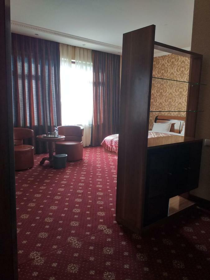 Seoul Hotel Chimkent Extérieur photo